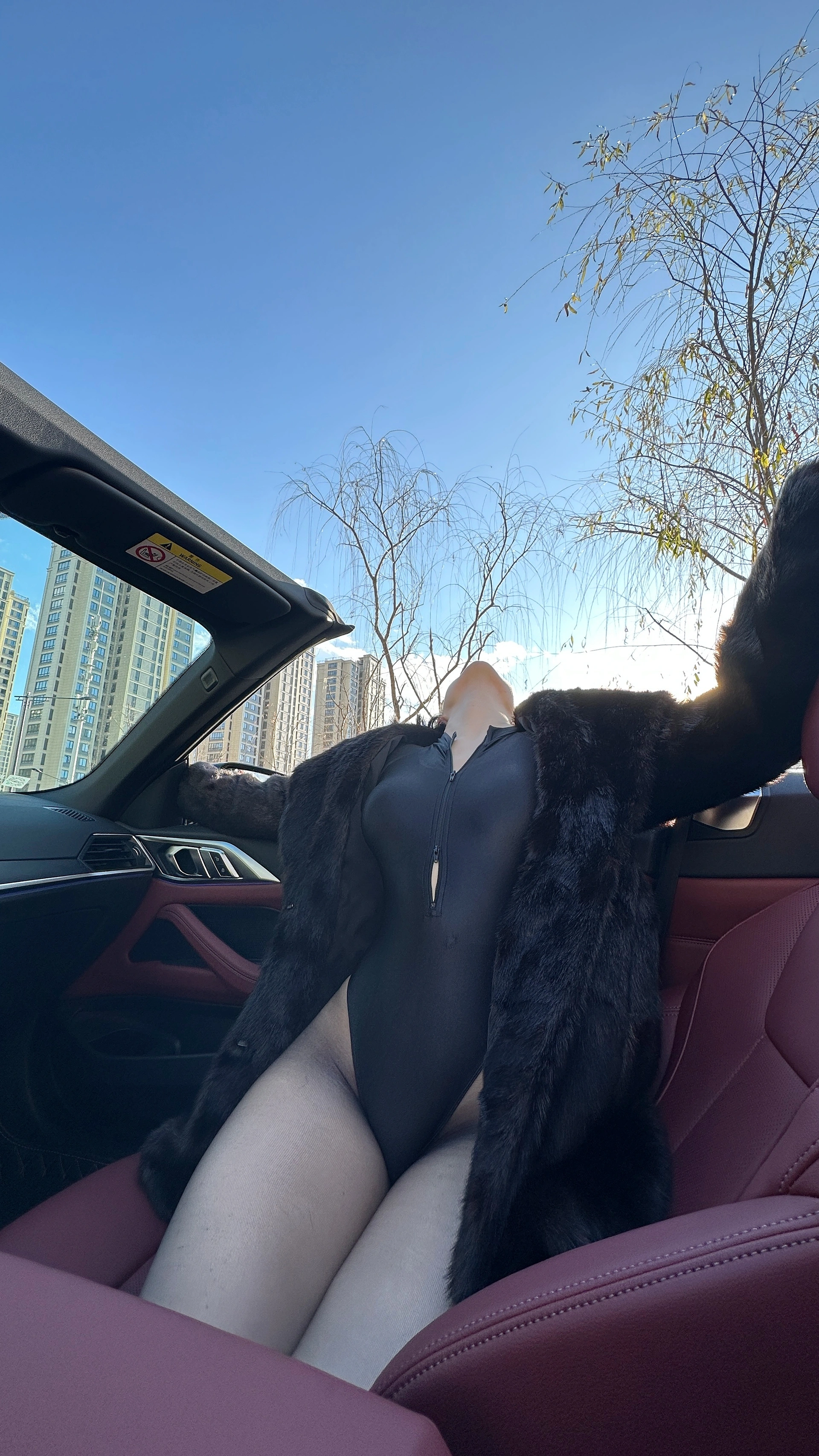 俏妞qiaoniuTT – NO.109 车库美人 1